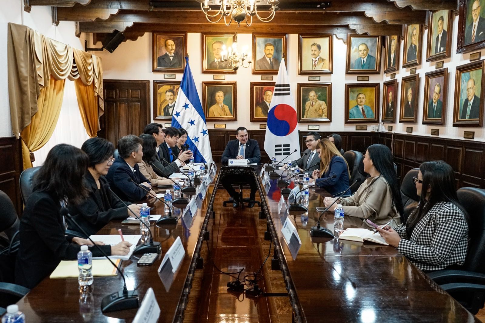 Presidente del Congreso, Tomás Zambrano, fortalece relaciones con Corea del Sur